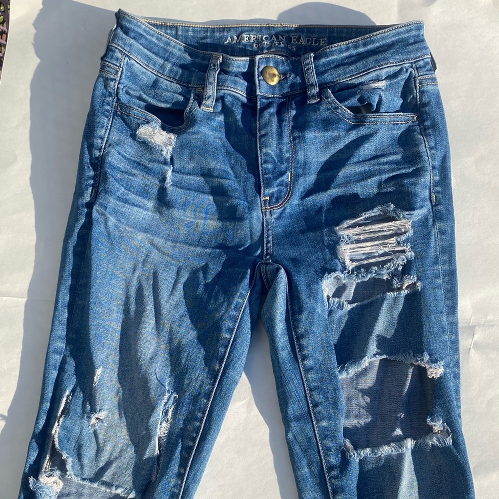 american eagle super shredded skinnies!